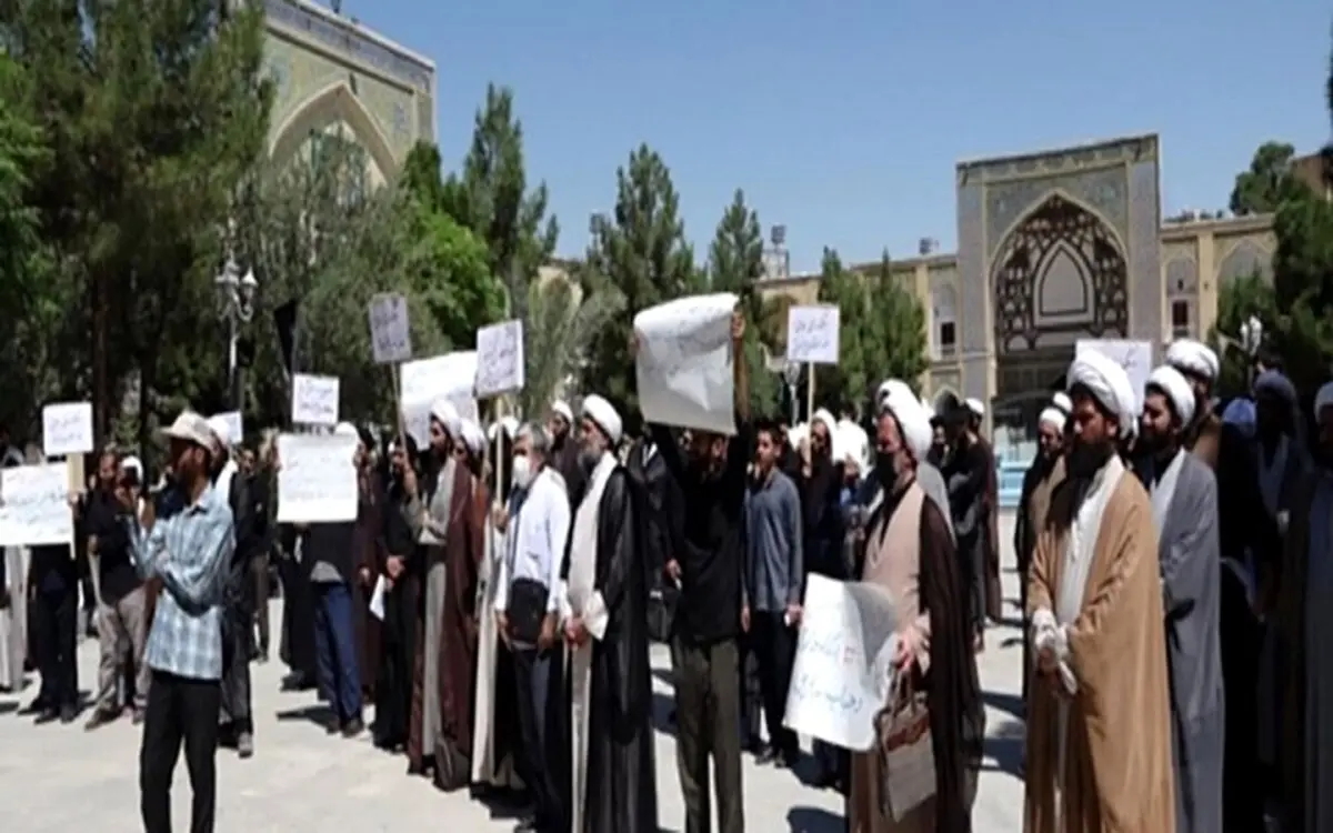 تجمع ۱۵۰ نفر طلاب قم علیه بانکداری اسلامی: محاربه با خدا است
