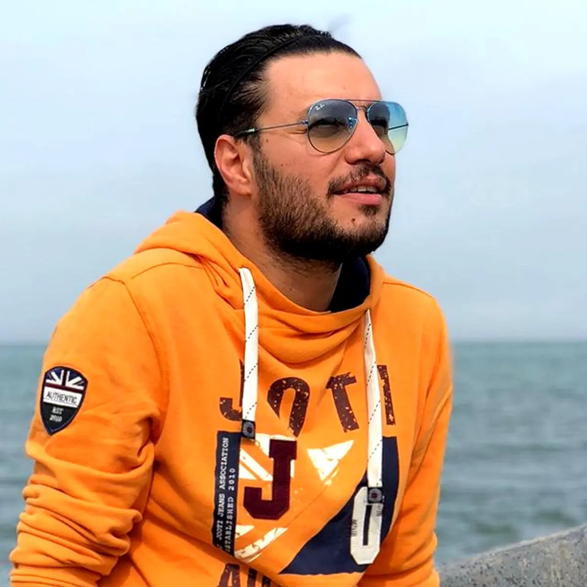 خارج گردی جواد عزتی و همسرش