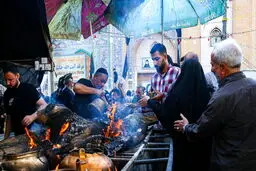 خدمات رسانی داریوش ارجمند و محمد فیلی در مسیر کربلا