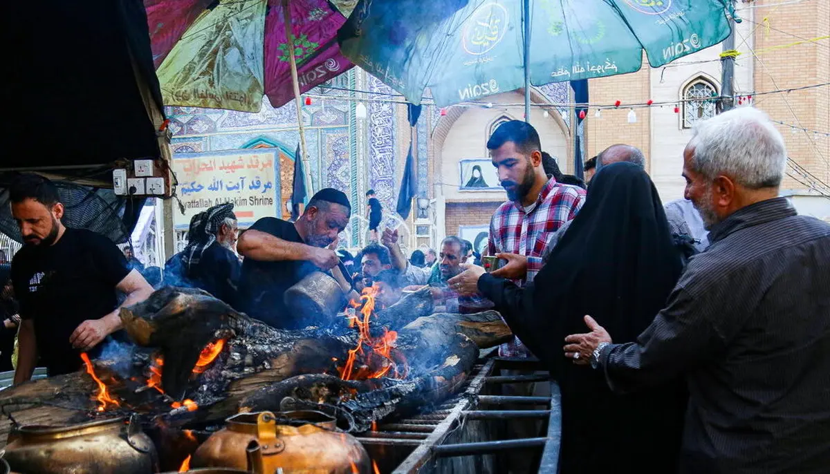 خدمات رسانی داریوش ارجمند و محمد فیلی در مسیر کربلا