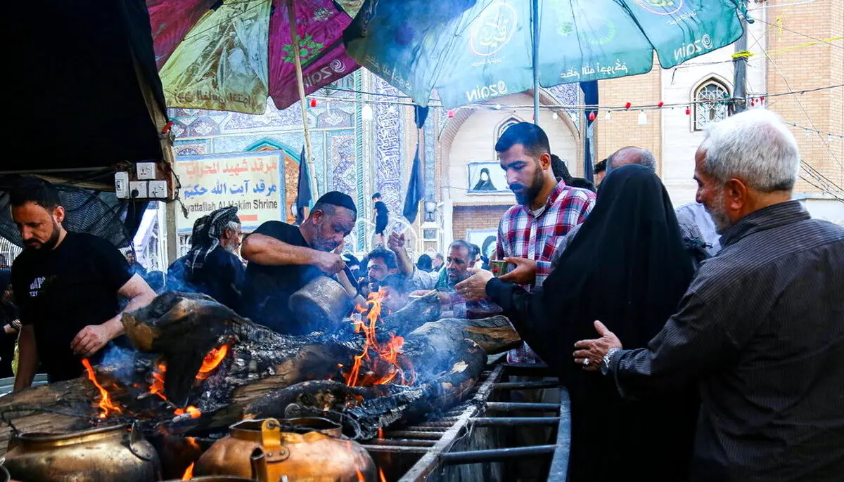 خدمات رسانی داریوش ارجمند و محمد فیلی در مسیر کربلا