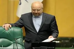 اهدای پیراهن تیم ملی کشتی به قالیباف