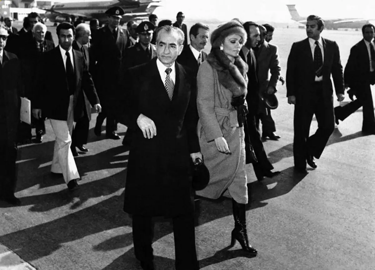 محمدرضا پهلوی چگونه از ایران خارج شد؟