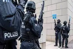 یورش صدها پلیس به مرکز اسلامی هامبورگ