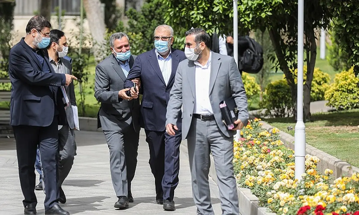 خبرهای دولتی‌ها در حیاط پاستور؛ از بحث داغ قیمت اینترنت تا تفنگ بیهوشی که در ترافیک گیر کرده بود!