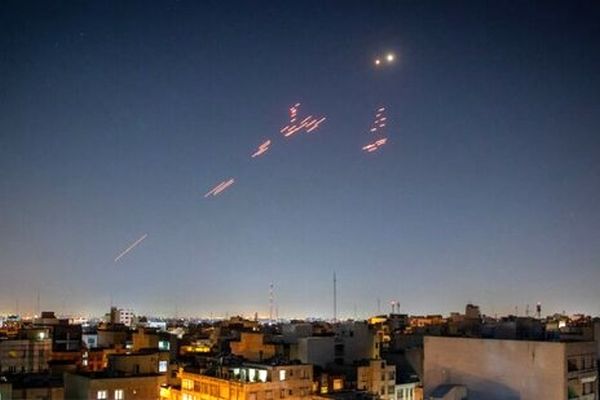 مقابله پدافند هوایی ارتش در نقاط مختلف تهران با حملات اسرائیل