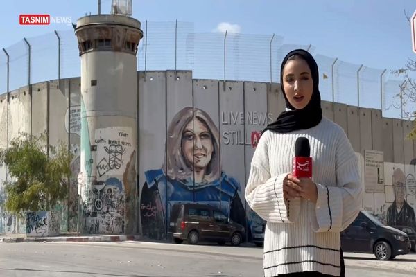 مبارزه نقاش فلسطینی با دیوار حائل برای باز  پس گیری هویت شهری