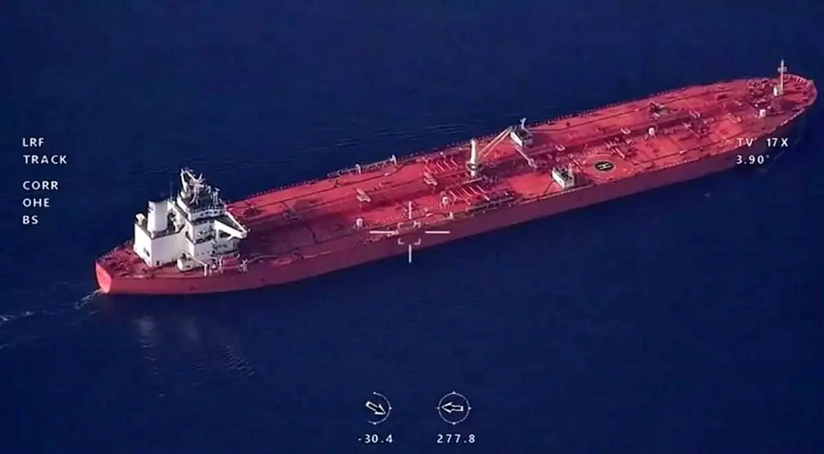 توقیف یک نفتکش حامل نفت قاچاق در خلیج فارس