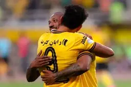 شکستگی پا نگذاشت یک بازیکن خارجی سپاهان برود