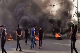 هجوم هواردان مقتدی صدر به سفارت سوئد | سفارت به آتش کشیده شد