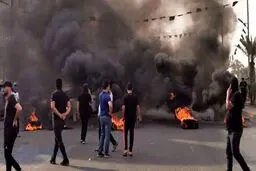 هجوم هواردان مقتدی صدر به سفارت سوئد | سفارت به آتش کشیده شد