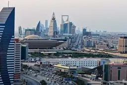 المیادین: مجتمع‌های اداری و مالی ریاض تعطیل شدند