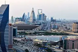 المیادین: مجتمع‌های اداری و مالی ریاض تعطیل شدند