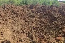  حفره عمیق در محل اصابت موشک در فرودگاه بن گوریون