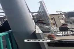  نجات دختر تهرانی که قصد خودکشی از بالای پل عابر پیاده را داشت + فیلم