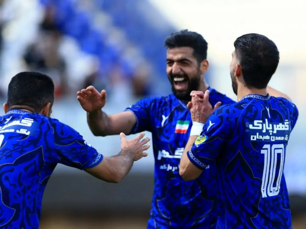  گل گهر 3- سپاهان 1: صدرنشین را کُشتند!