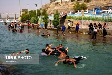 شنا در رودخانه