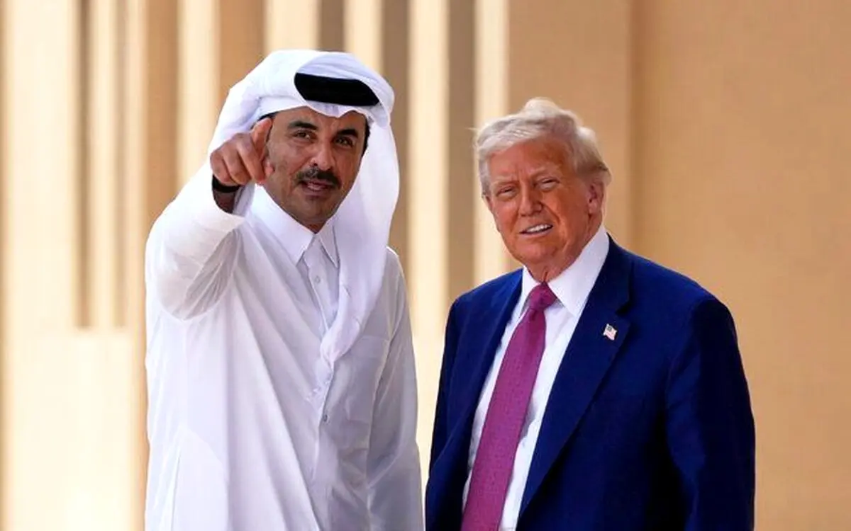 دیدار ترامپ و امیر قطر در هنگام سوخت گیری