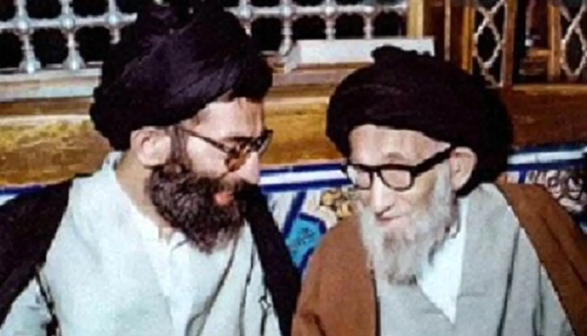 حضور رهبر انقلاب بر مزار پدرشان در حرم مطهر رضوی