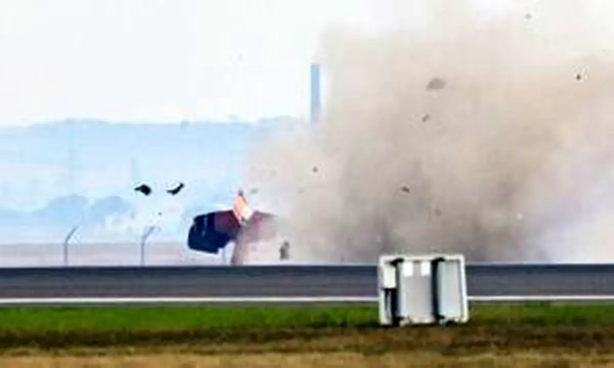 سقوط هواپیما در حین انجام مانور در استرالیا + فیلم