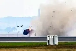 سقوط هواپیما در حین انجام مانور در استرالیا + فیلم