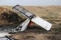 لحظه سقوط هواپیما وسط بزرگراه روی خودروها