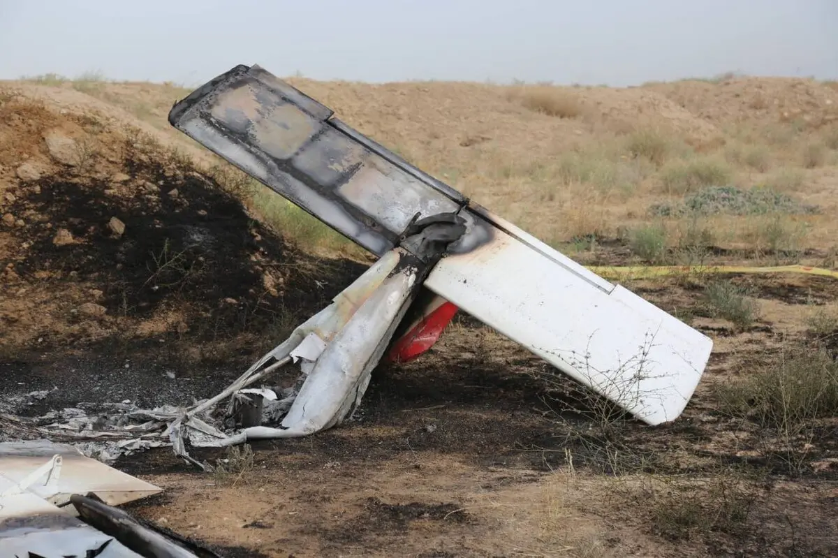 لحظه سقوط هواپیما وسط بزرگراه روی خودروها