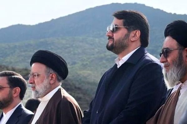 چرا بذرپاش با وجود بودن وسایل شخصی‌اش، سوار بالگرد رئیسی در روز سقوط نشده بود؟