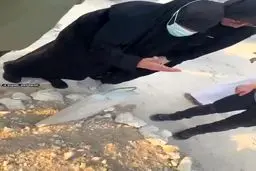 لحظه وداع همسر رهبر حماس با پسرش