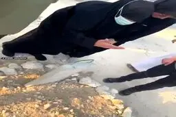 لحظه وداع همسر رهبر حماس با پسرش