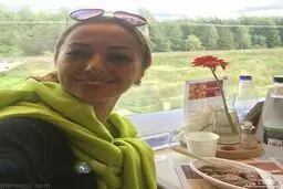 عکس لو رفته از نفیسه روشن در اروپا