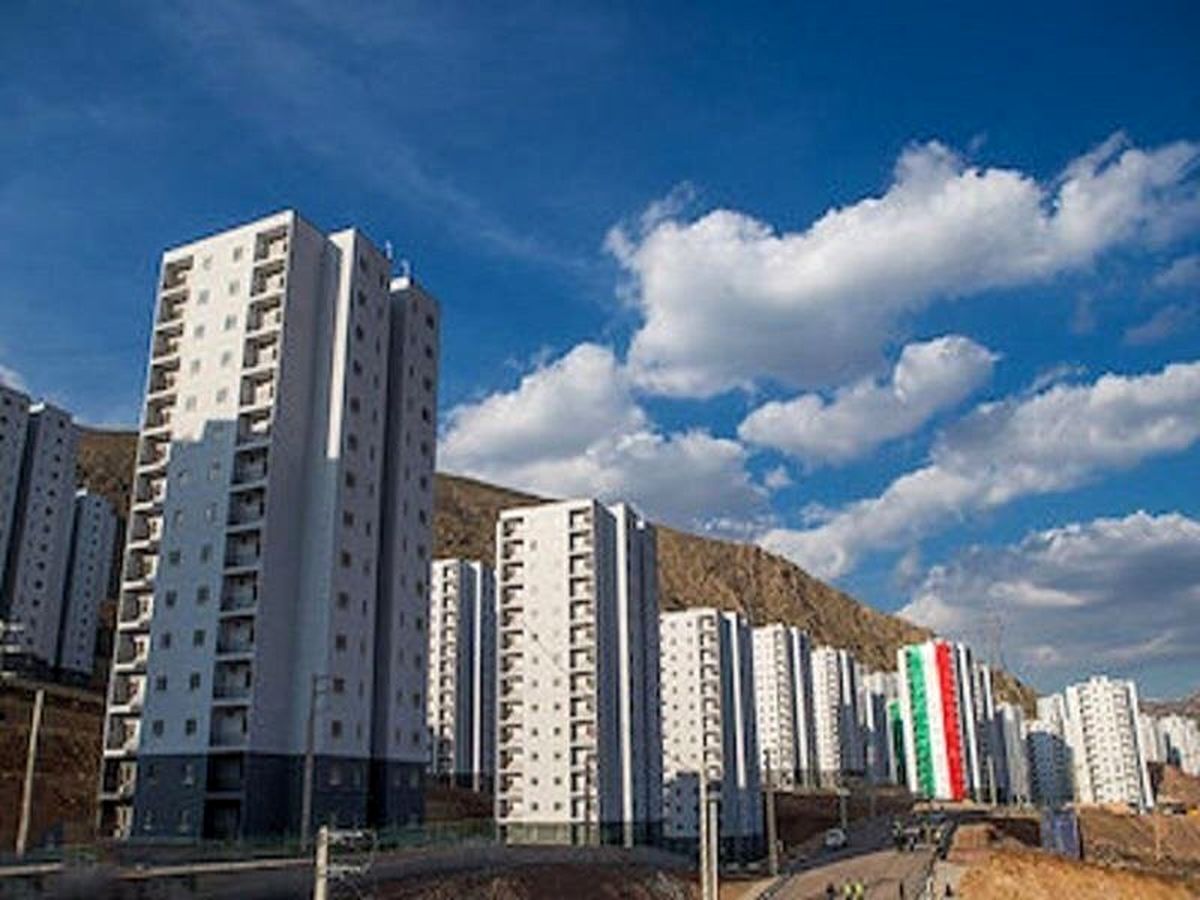 سورپرایز رئیسی برای این مستاجران | تحویل ۱۰۰ هزار واحد نهضت ملی مسکن‌ به مردم