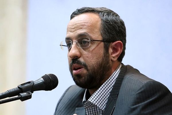 کنایه قالیبافیها به پایداریها سر انحلال بانک آینده