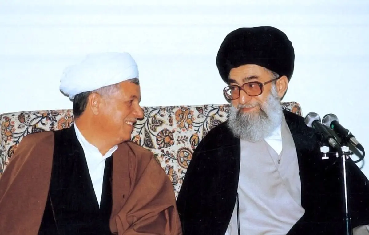 تصویر کمتر دیده‌شده: حضور رهبر انقلاب در عقد فرزند هاشمی رفسنجانی