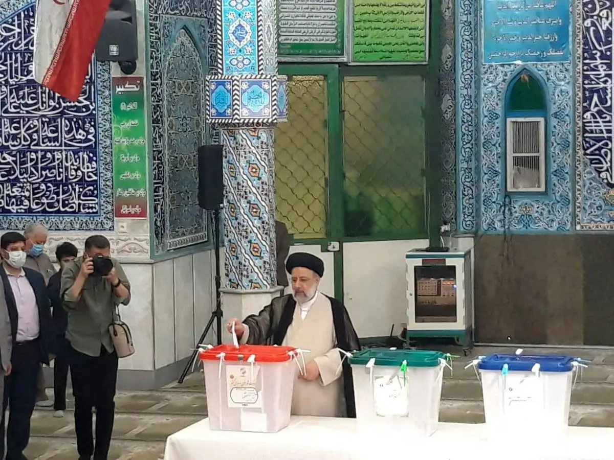لحظه رای دادن سید ابراهیم رئیسی
