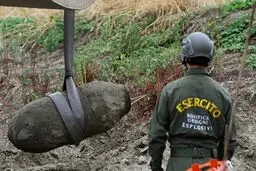 کشف بمب جنگ جهانی دوم در رودخانه