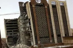 خشم مردم آبادان خانه مالک متروپل را به آتش کشید