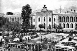 فیلمی دیدنی و ناب از میدان توپخانه در ۱۳۰۶ 