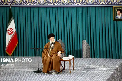 رهبر انقلاب نخبگان