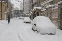 تصادف و لیزخوردن خودروهای لاکچری در برف تبریز!
