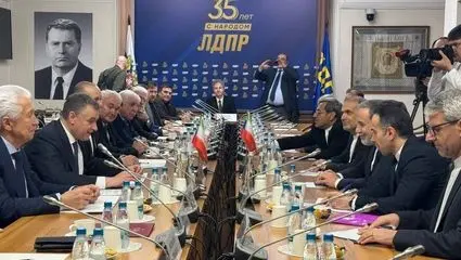 استقبال دانشجویان و اساتید روس با دست زدن برای عراقچی