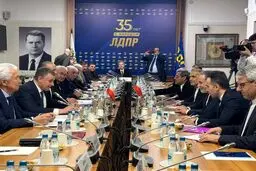 استقبال دانشجویان و اساتید روس با دست زدن برای عراقچی