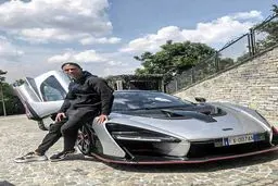 عکس های یادگاری رونالدو با خودروهای کلکسیونش