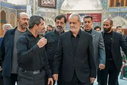 اولین تصاویر از حضور پزشکیان در حرم حضرت معصومه(س)