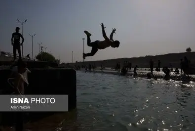 شنا در رودخانه