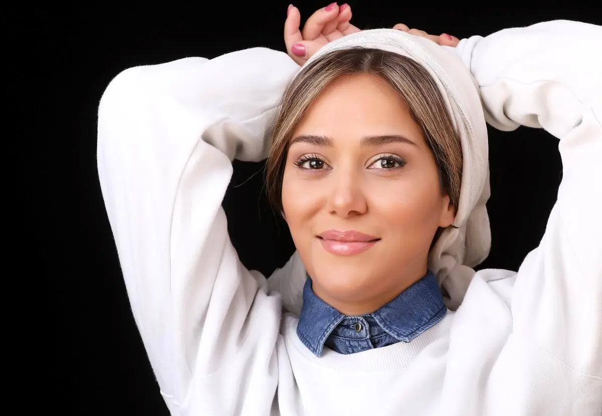 عکس عجیب پریناز ایزدیار در روستا 