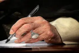 کمک دو میلیارد تومانی رهبر انقلاب برای آزادی زندانیان نیازمند