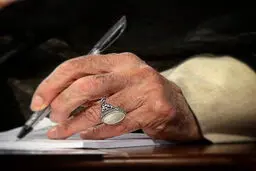 کمک دو میلیارد تومانی رهبر انقلاب برای آزادی زندانیان نیازمند