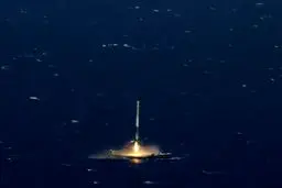 لحظه شگفت انگیز از موشک اسپیس‌ایکس از داخل هواپیما