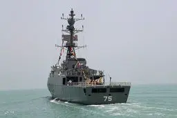 چرخ زنی بالگرد ایرانی در اطراف ناو جنگی امریکا